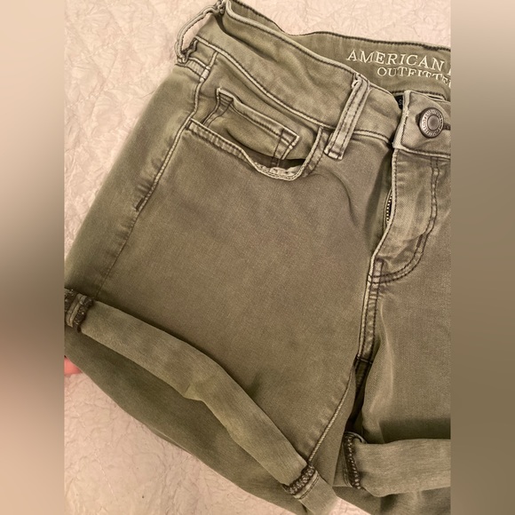 American Eagle Olive Midi Shorts Size 4 - Picture 3 of 5